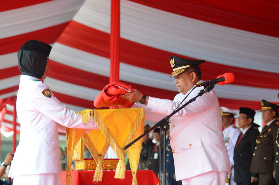 Wakil Gubernur Riau Pimpin Upacara Penurunan Bendera HUT RI Ke-78
