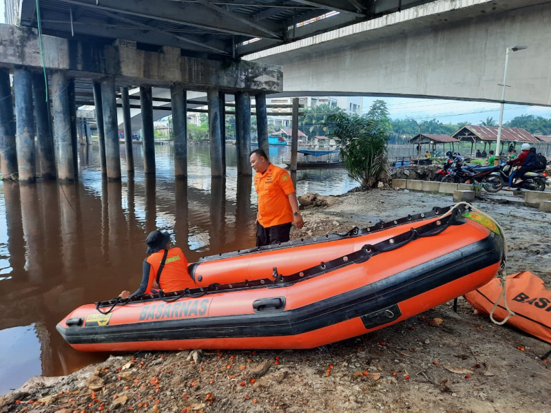 Lompat dari Jembatan, Pria Tanpa Identitas Hilang di Sungai Siak