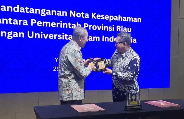 Gubri-Rektor UII Teken MoU Salurkan Beasiswa kepada Mahasiswa Riau