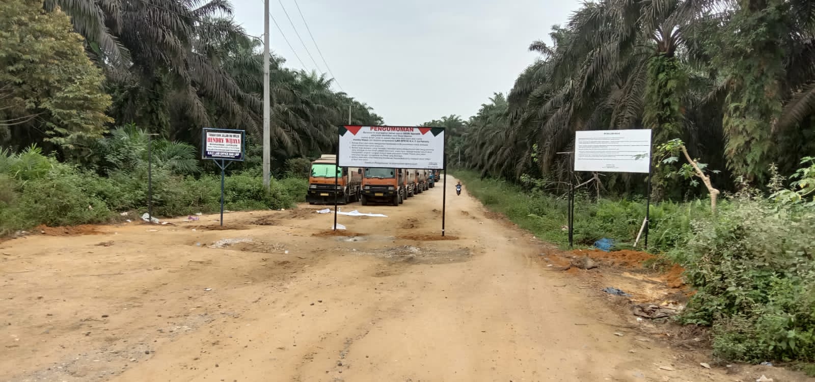 Pesangon Belum Dibayar, Hendry Wijaya Blokir Kendaraan PT NHR Melintas di Lahannya