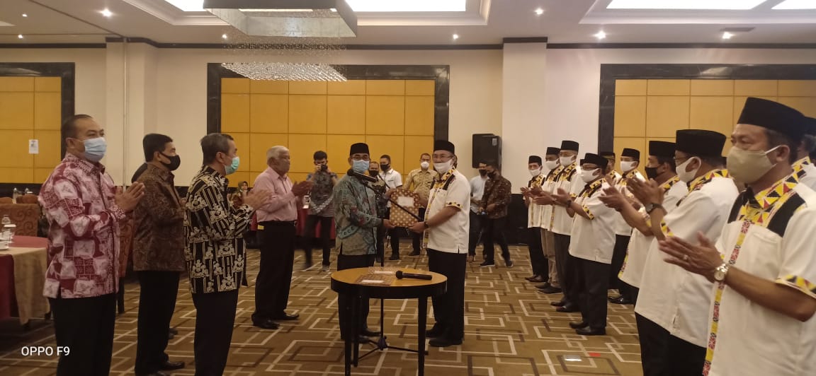 Kukuhkan Pengurus IKKS, Bupati Mursini Ajak Berkontribusi untuk Pembangunan Kuansing