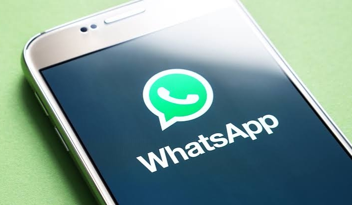Aturan Baru, WhatsApp Paksa Pengguna Bagikan Data ke Facebook