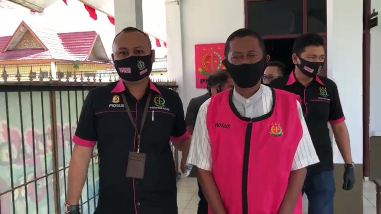 Dugaan Korupsi APBDes 2018, Kejaksaan Negeri Pelalawan Tahan Mantan Kades Sei Upih
