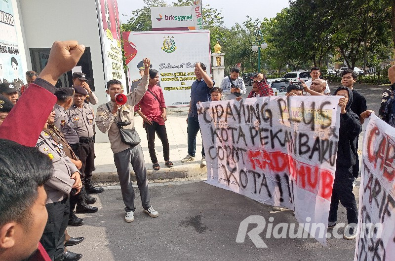 Puluhan Massa Demo di Kejati Riau, Ini Tuntutannya