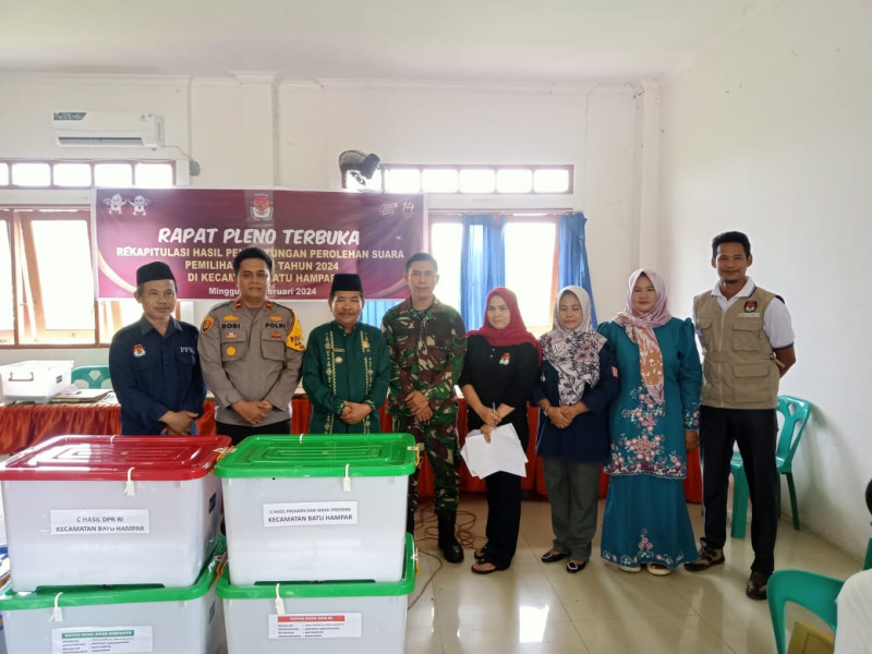 Pleno PPK Batu Hampar Usai, Polisi Kawal Pengembalian Logistik ke Gudang KPU Rohil