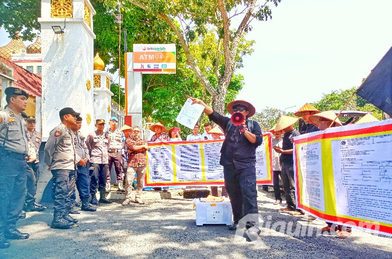 Demo Warga Siak di Kantor Gubernur Riau, Desak Syamsuar Cabut Izin PT DSI