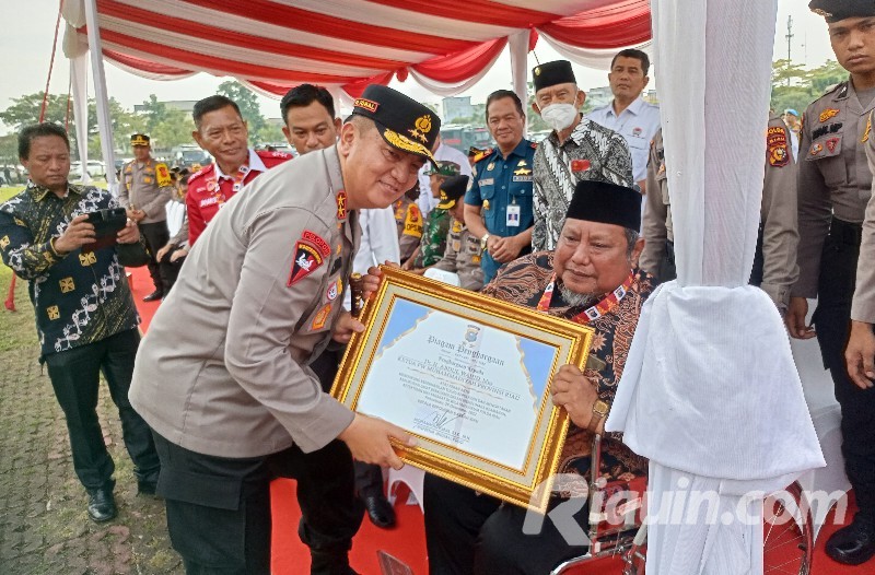 Dukung Kinerja Kepolisian, 10 Forkopimda Raih Reward dari Kapolda Riau