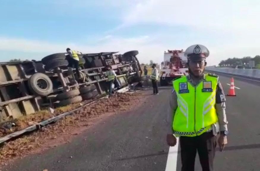 Truk Terbalik di KM 80 Tol Pekanbaru-Dumai, Pengelola: Ini Kecelakaan yang Ke-4