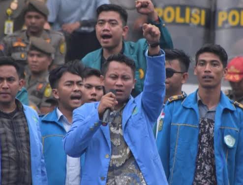 Bagikan Sembako, HMI Badko Riau Kepri Dukung Pemprov Riau Libatkan Perusahaan