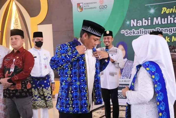 Pj Walikota Pekanbaru Dikukuhkan Sebagai Bapak BKMT