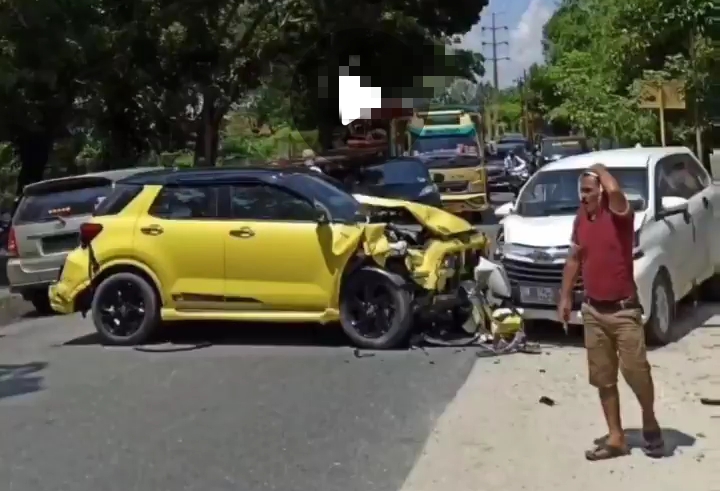 Tabrakan Toyota Raize dan Avanza di Rumbai Pekanbaru, 2 Penumpang Luka-luka