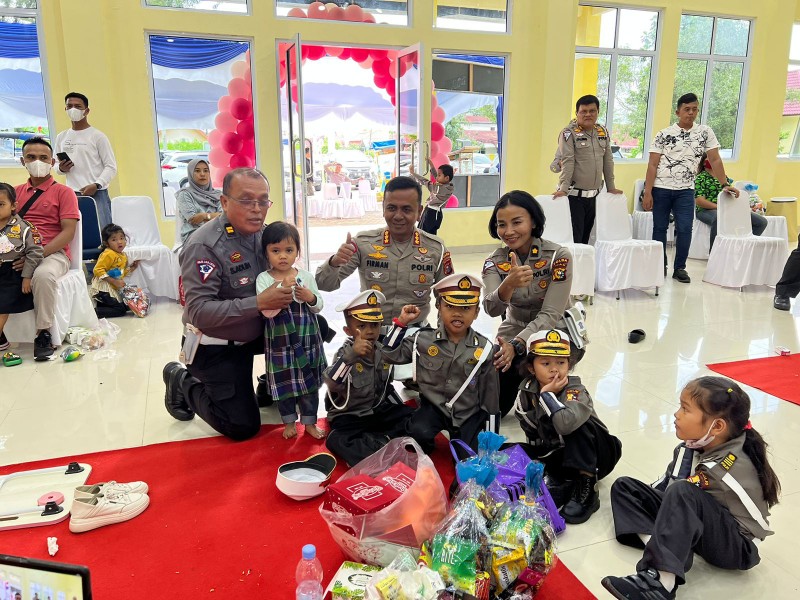 Peringatan Hari Pahlawan, Ditlantas Polda Riau Berikan Edukasi pada Anak-anak