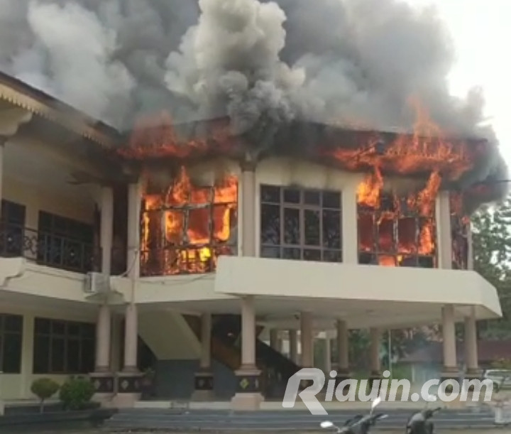 Kebakaran di Gedung DPRD Inhu, Polisi Pastikan Tidak Ada Korban Jiwa