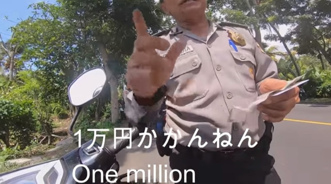 Viral, Oknum Polisi Minta Rp1 Juta kepada WN Jepang Gara-gara Lampu Motor Tak Nyala