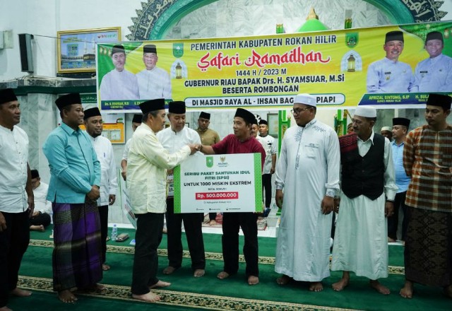 Safari Ramadhan ke Bagnsiapiapi, Gubri Serahkan Bantuan ke Masyarakat dan Masjid