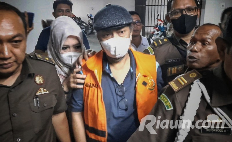 Diduga Terlibat Korupsi, Kejati Riau Tahan Eks Bupati Inhil