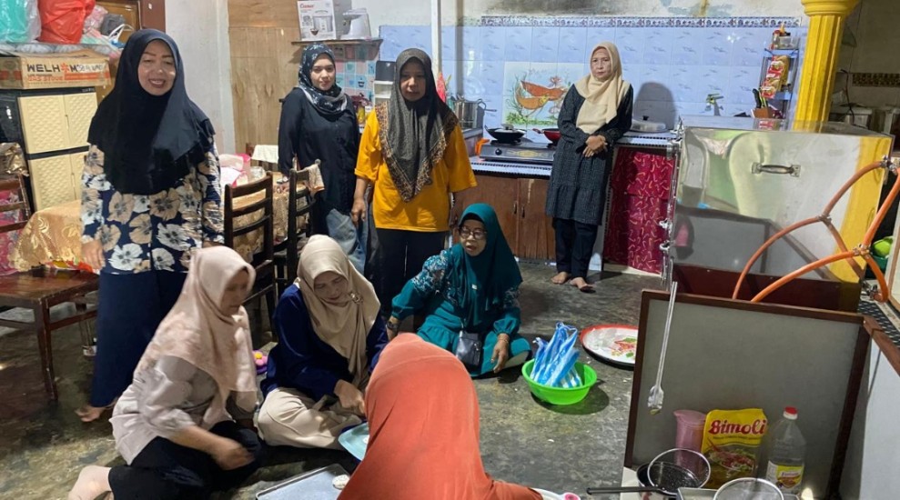 Kisah Sukses Julianti Pengrajin Keripik Tempe Penerima CSR BRK Syariah di Kecamatan Bintan Timur