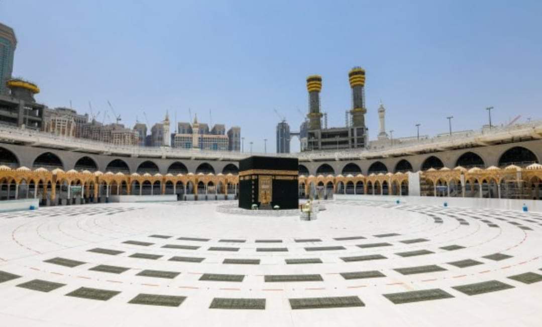 Masjidil Haram Dipasangi Karpet Khusus, Jarak Shaf Shalat 2 Meter