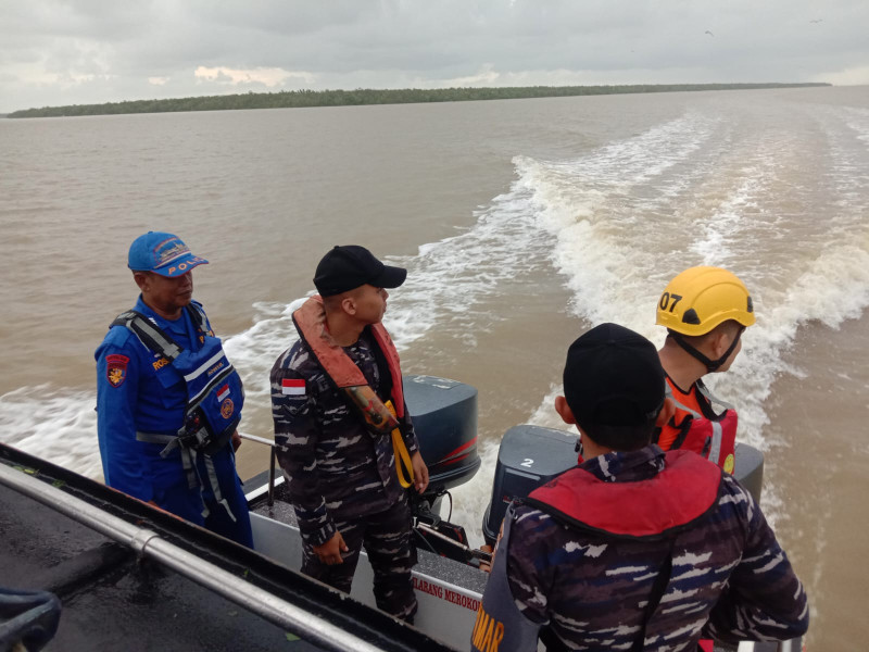 Sampan Motor Hilang Kontak Sungai Nyamuk-Rohil, Tim SAR Lakukan Pencarian