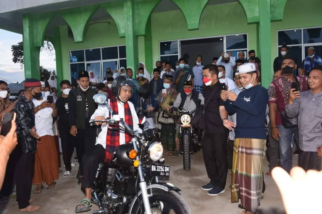 Tausiah di Kota Padang, Ustad Abdul Somad Naik Moge Bareng Walikota