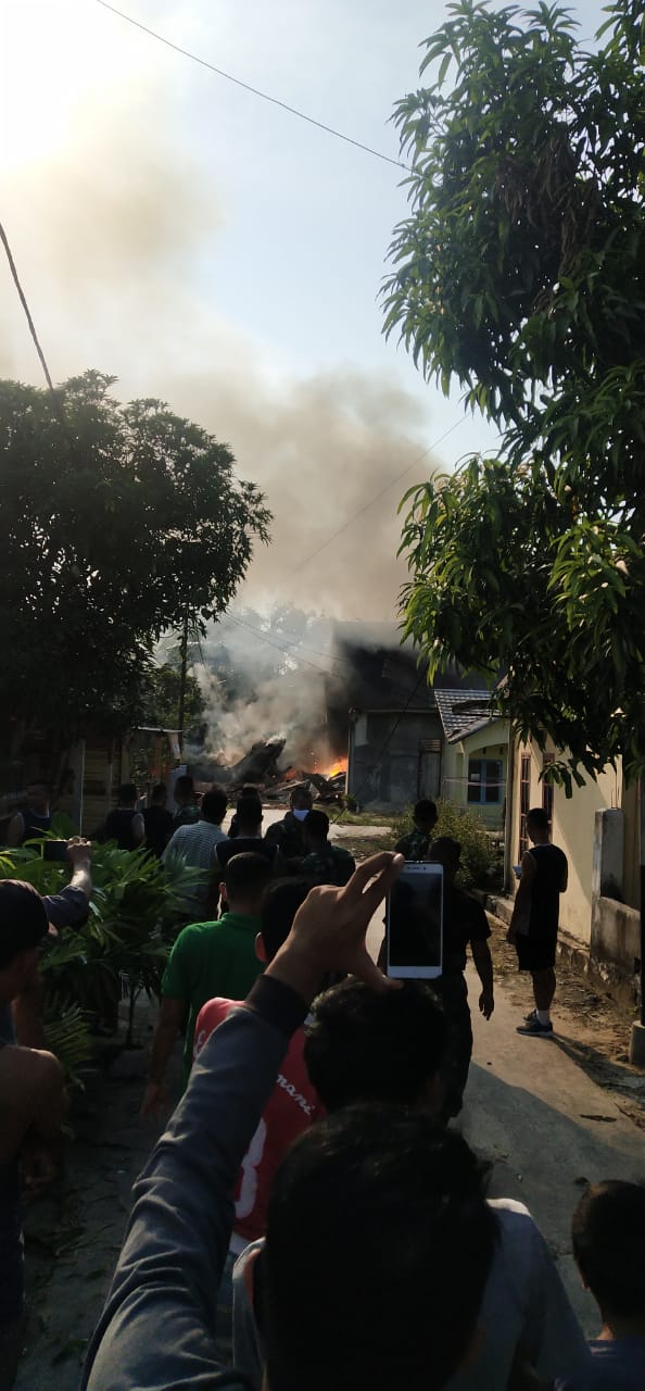 Baru Saja, Pesawat Tempur TNI AU Jatuh di Desa Kubang Jaya Kampar