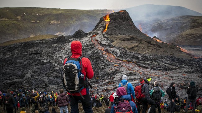 Meletus Setelah 900 Tahun Tertidur, Gunung Api Islandia Jadi Tempat Wisata