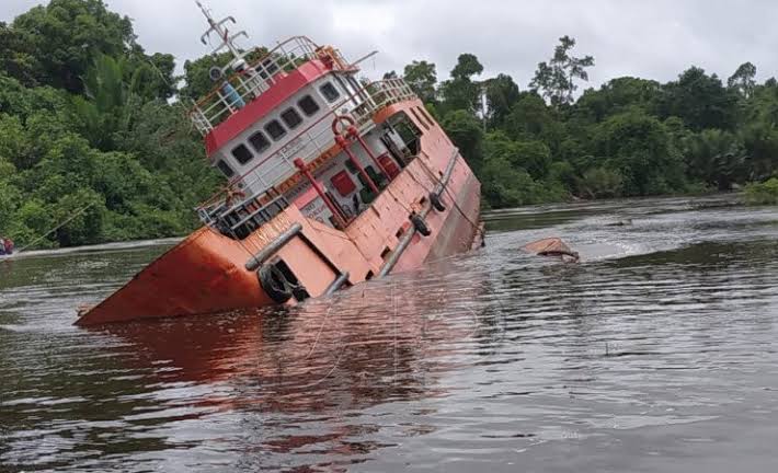 Kapal Bermuatan BBM dan Pulp Bertabrakan di Sungai Siak, 1 Juru Mudi Hilang