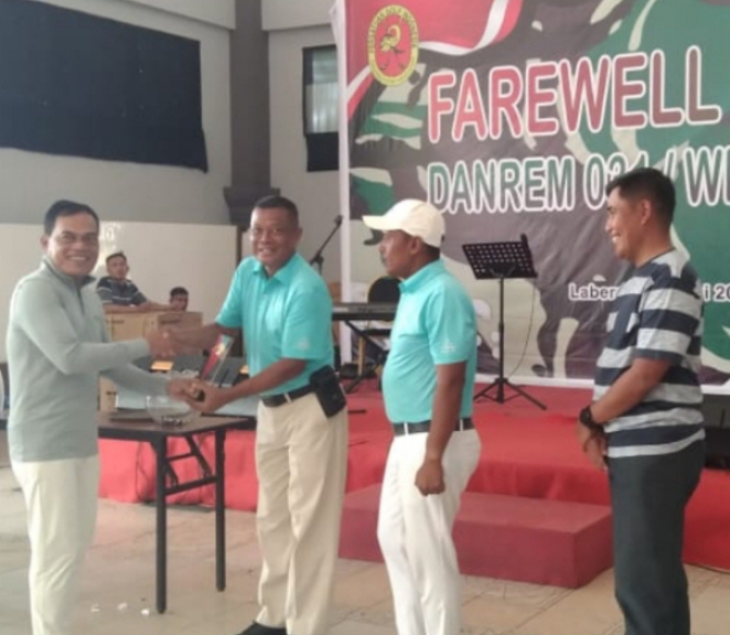 Lettu Inf Indra Yono Juara Pertama Turnamen Farewell Golf Danrem O31 Wirabima