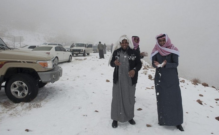 Wow, Ada Hujan Salju Selimuti Pegunungan Tabuk Arab Saudi