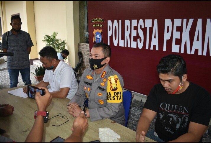 Niat Bela Teman, Polresta Pekanbaru Ekspose Pelaku Dugaan Penganiayaan Berujung Maut