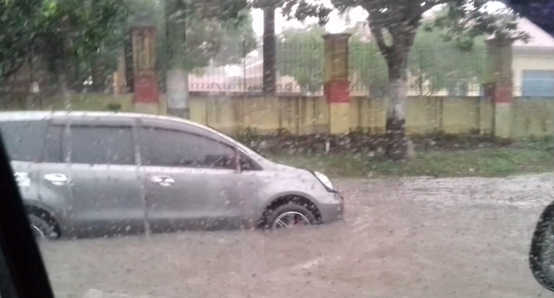 Hujan Deras Semalaman Rendam Puluhan Rumah di Payung Sekaki Pekanbaru