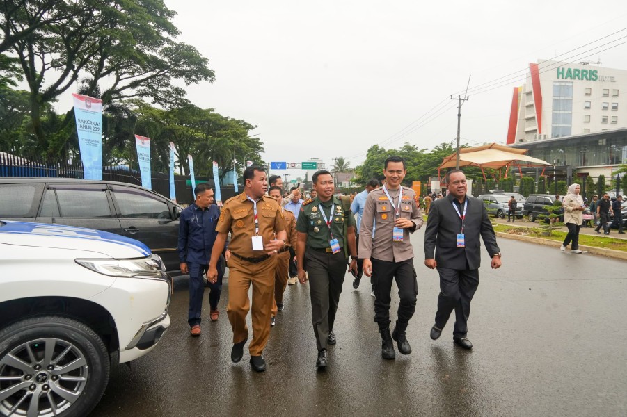 Dinas Pertanian Tinjau Hamparan Tani Arai Pinang, Bupati Instruksikan Brigade Pangan Turun Lapangan