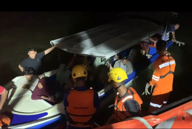 Angkut 23 Penumpang Berwisata, Speed Boat Mogok di Perairan Rupat