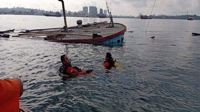 Kapal Motor Tenggelam Dihantam Gelombang, 15 ABK Selamat