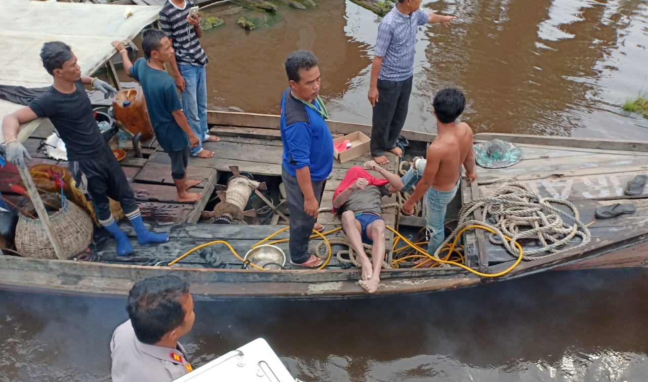 12 Jam Pencarian, Jasad Warga Desa Kuala Terusan Pelalawan Jatuh ke Sungai Ditemukan