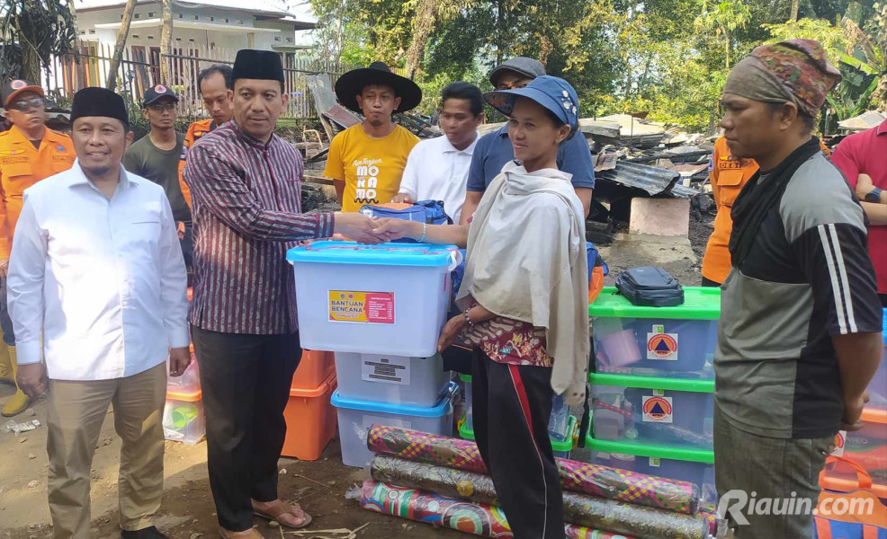 Dua Rumah Hangus Terbakar, Pj Walikota Padang Panjang Segera Turun ke Lokasi Berikan Bantuan