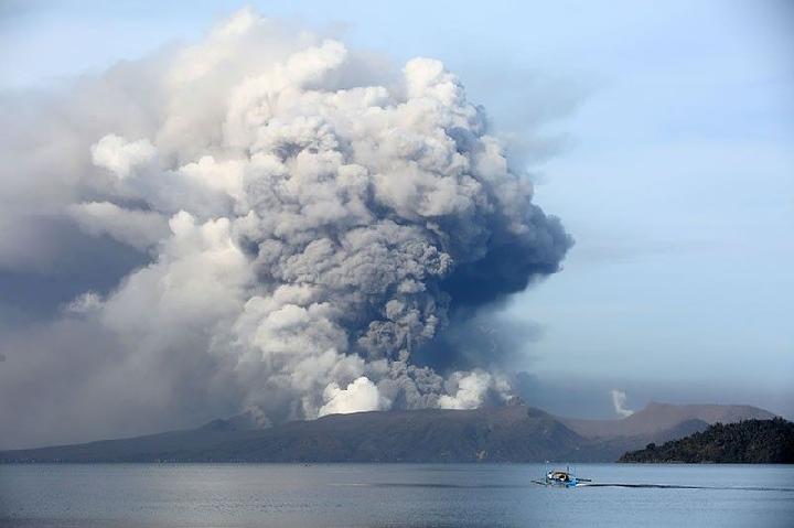 Gunung Api Taal di Filipina Erupsi, Ribuan Penduduk Diungsikan