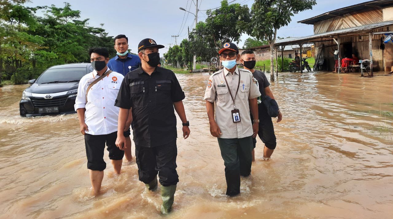 Sungai Sail Meluap, Ketua DPRD Pekanbaru Turun Langsung ke Lokasi Banjir