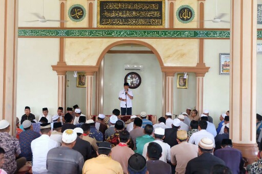 Wakil Bupati Inhil Antarkan Jenazah H Muslimin Mabbate Menuju Peristirahatan Terakhir