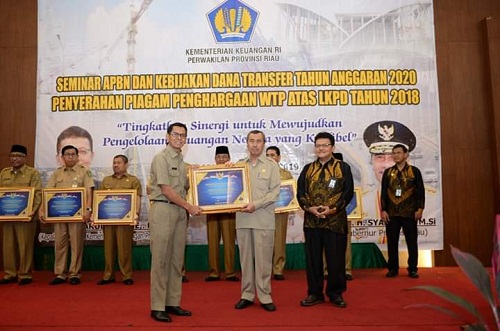 Pemkab Kampar Terima 2 Penghargaan dari Kementerian Keuangan RI 