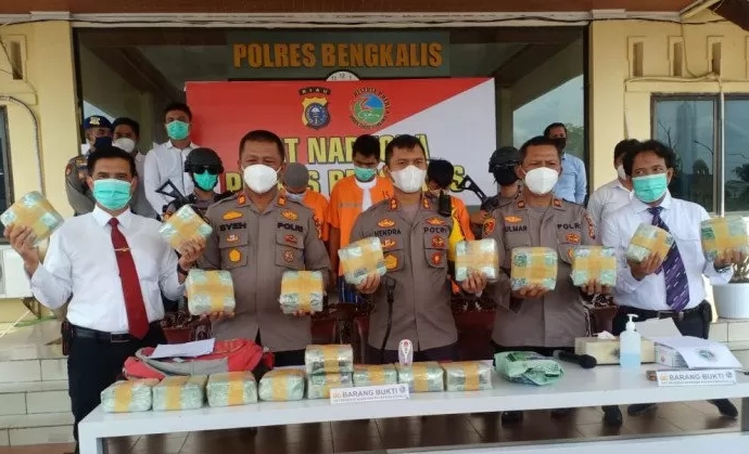 Selundupkan Sabu 19 Kg, Pegawai Honorer dan Mahasiswa di Bengkalis Ditangkap Polisi