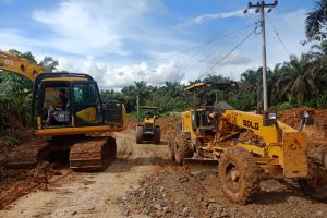 ODOL Banyak Melintas, Perbaikan Jalan Rusak di Batang Cenaku Terganggu