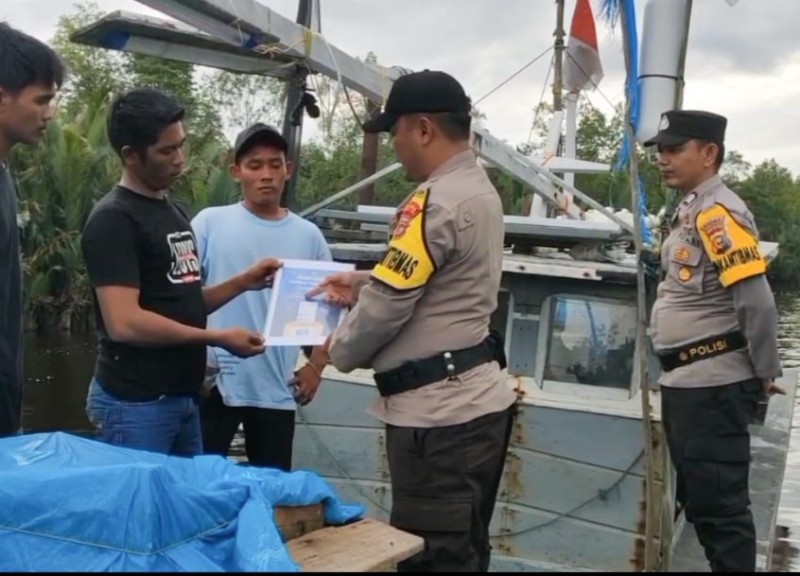Polsek Concong Gunakan Perahu Nelayan Sosialisasikan Cooling System Pemilu Damai