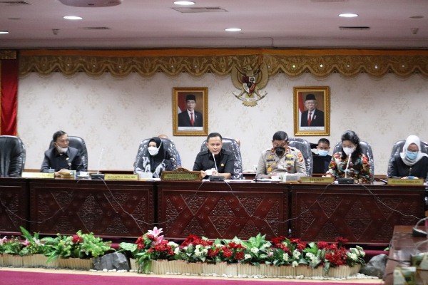 Komisi V DPRD Riau Bahas Faskes Tangani Covid-19 Bersama Polda dan Diskes 
