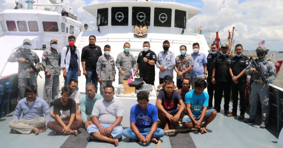 Mencuri Ikan di Pulau Jemur Rohil, 2 Kapal Malaysia Ditangkap Badan Keamanan Laut