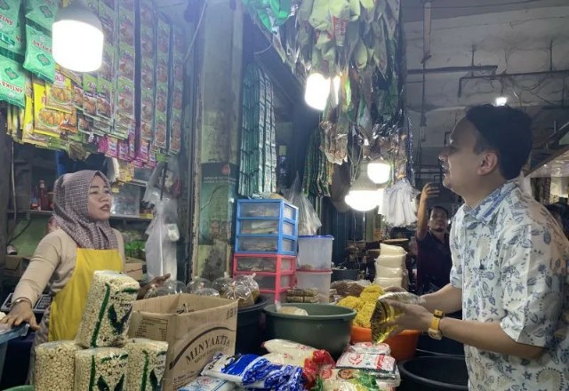 Jelang Ramadan, Wakil Menteri Perdaganga Sidak Harga Kebutuhan Pokok di Pasar Raya Padang