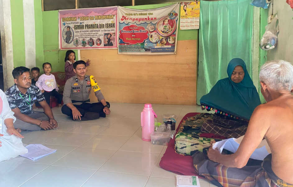 Jaga Hak Pilih, Polisi Dampingi KPPS Kunjungi Rumah Lansia di Tanjung Medan