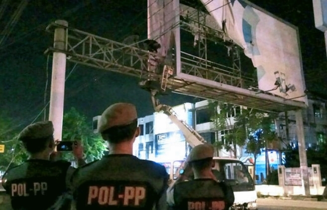 Satpol PP Pekanbaru Sudah Potong 5 Bando Ilegal, 4 Lainnya Bulan Depan