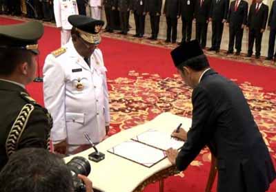 Presiden Resmi Lantik Wan Thamrin Hasyim Sebagai Gubernur Riau