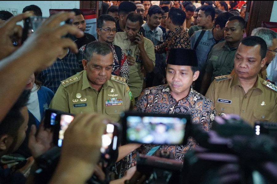 Wamen ATR Raja Juli Antoni Terima Laporan Gubernur Riau Terkait Konflik PT SIR